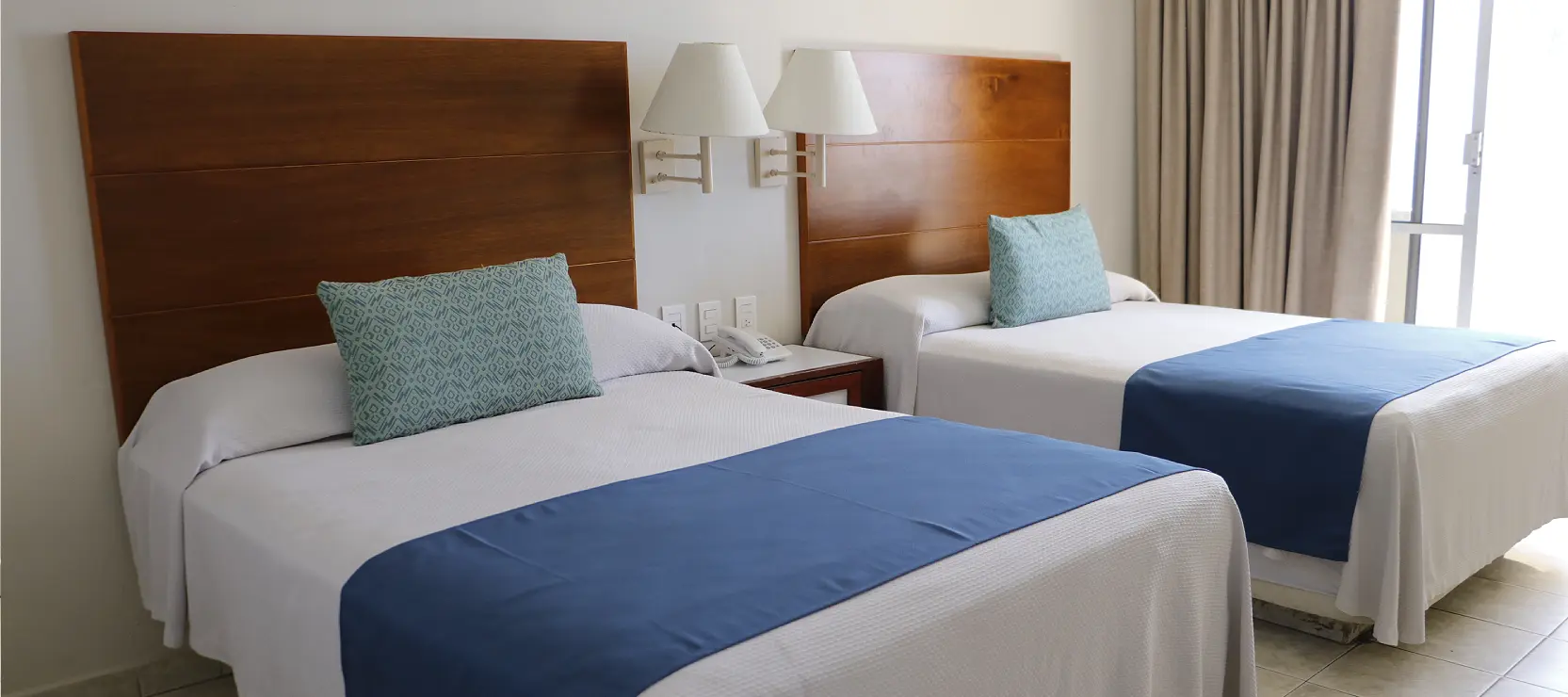 Habitación Tres Camas. Hotel Sands Las Arenas, Mazatlán Sinaloa